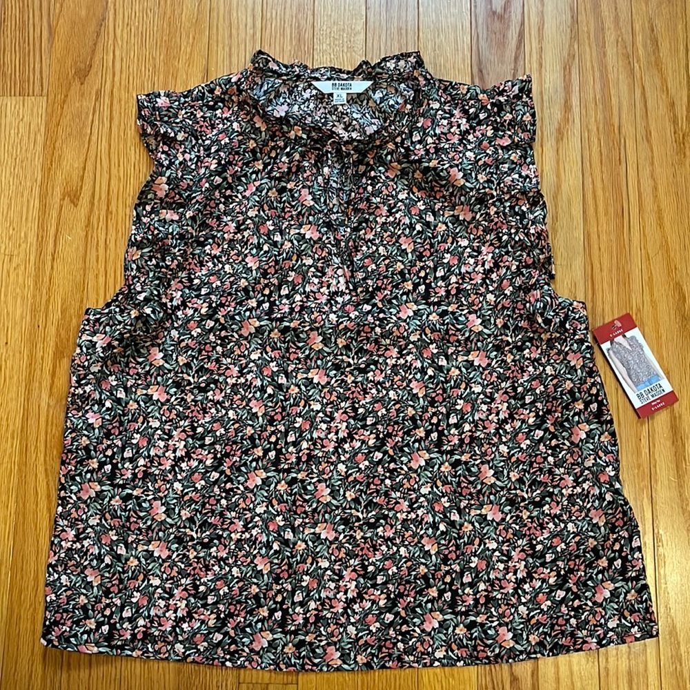 NWT BB Dakota top